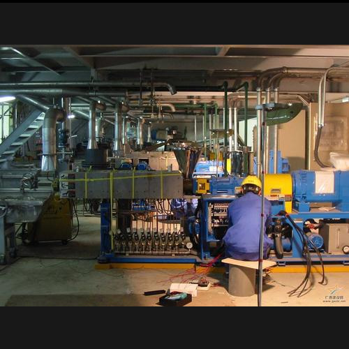 巢湖工厂设备维修现场